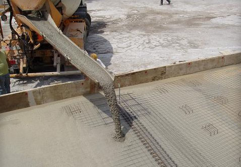 Note pouring fresh concrete in hot weather