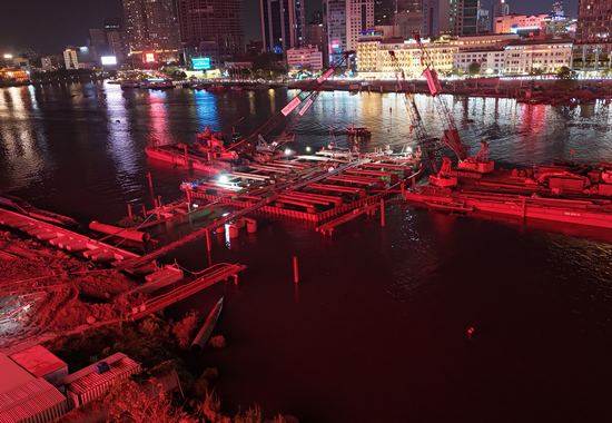 Cầu đi bộ vượt sông Sài Gòn