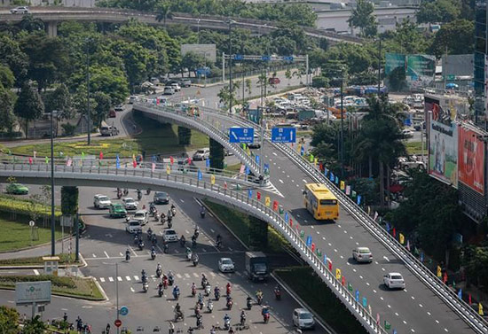 The bridge crosses Nguyen Kiem - Nguyen Thai Son intersection